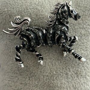 NWOT-Horse Brooch Pendant Combo